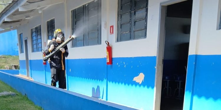 Escolas municipais de Jaru são dedetizadas e higienizadas para o retorno das aulas no segundo semestre do ano letivo