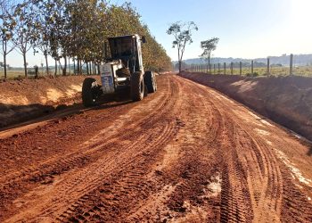 Prefeitura de Jaru finaliza patrolamento nas linhas 610 e 614; serviço já foi feito em mais de dez estradas rurais