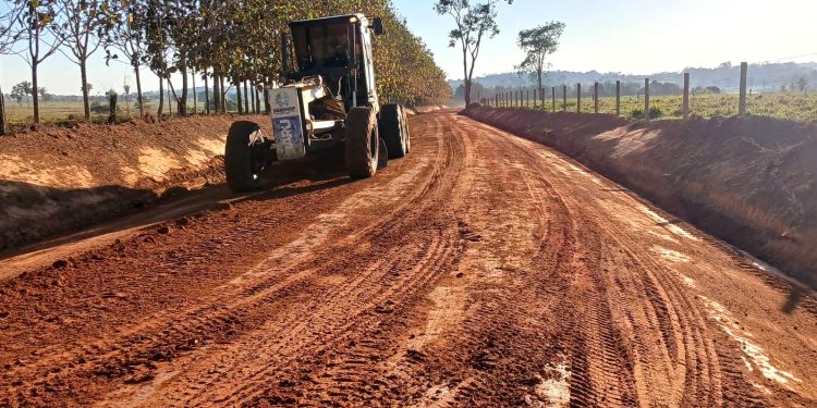 Prefeitura de Jaru finaliza patrolamento nas linhas 610 e 614; serviço já foi feito em mais de dez estradas rurais