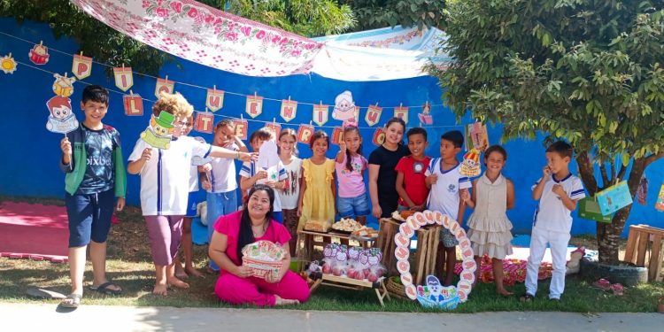 Escola Maria Gomes, no Setor 08, promove Piquenique Literário para alunos do 2º e 5º ano