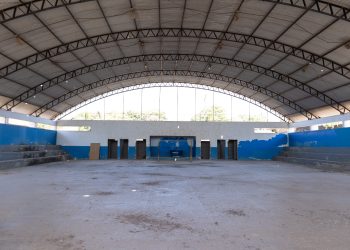 Prefeitura realiza reforma das quadras do Setor 04 e da escola Maria de Lourdes, no Setor 07