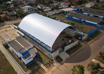 Obras de reforma da Quadra Poliesportiva da Escola Menézio de Victo chegam à etapa de acabamento