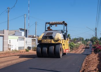 Prefeitura de Jaru asfalta rua Daniel da Rocha, no Setor 07