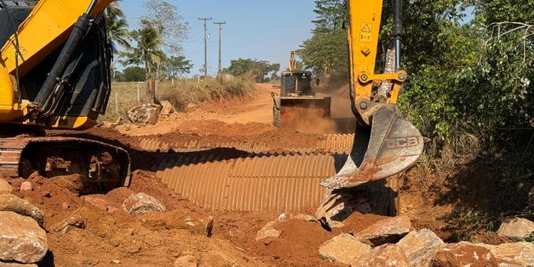 Prefeitura de Jaru substitui mais uma ponte de madeira por tubo Armco na Linha 619