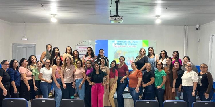 Educação: professores da rede municipal de ensino infantil participam de formação continuada; capacitação faz parte do programa Primeiros Passos