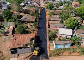 Prefeitura de Jaru asfalta dois trechos da Rua Goiás, no Setor 07