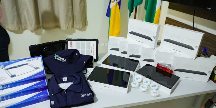 Prefeitura de Jaru realiza entrega de kits de uniformes e equipamentos para agentes comunitários de saúde