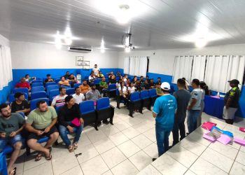 Curso de formação de árbitros reúne mais de 60 participantes em Jaru; capacitação gratuita é promovida pelo Governo de Rondônia em parceria com a Prefeitura de Jaru