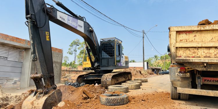 Prefeitura de Jaru constrói rede de drenagem na Marechal Rondon, no Setor 07