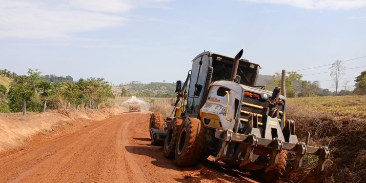 Prefeitura de Jaru conclui patrolamento da Linha 617; trabalho na Linha 615 já está em fase final Prefeitura de Jaru conclui patrolamento da Linha 617; trabalho na Linha 615 já está em fase final