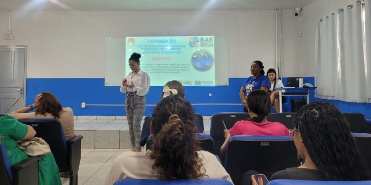 Secretaria de Educação de Jaru realiza reunião com orientadores e gestores das escolas da rede municipal de ensino e reforça ações da Buscativa Escolar