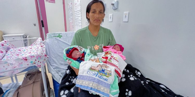 Hospital Municipal de Jaru registra nascimento de gêmeos de parto natural