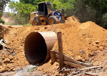 Prefeitura de Jaru substitui mais uma ponte de madeira por tubo metálico na Linha 608