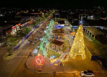 Prefeitura de Jaru realiza acionamento oficial da iluminação natalina nas Praças da Dom Pedro e Parque da Baixada; em Tarilândia luzes também serão acionadas nesta semana