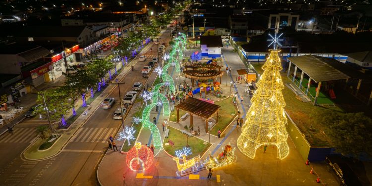 Prefeitura de Jaru realiza acionamento oficial da iluminação natalina nas Praças da Dom Pedro e Parque da Baixada; em Tarilândia luzes também serão acionadas nesta semana
