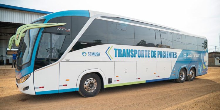 Prefeitura de Jaru realiza aquisição de novo ônibus para o transporte de pacientes; veículo foi adquirido por meio de emenda parlamentar destinada pelo deputado estadual Dr. Luís do Hospital