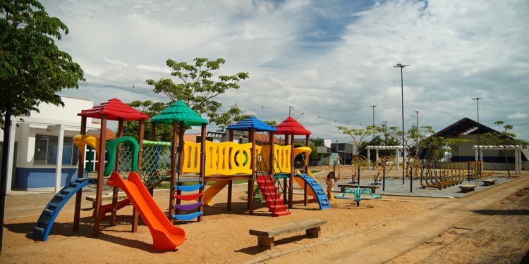 Prefeitura de Jaru instala novos playgrounds em todas as praças do município e no distrito de Tarilândia
